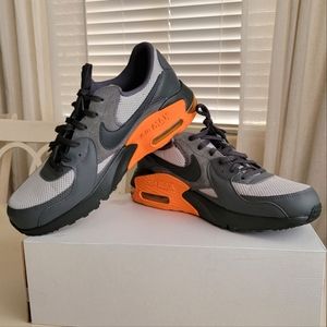 NEW Men's Nike Air Max Excee Sneaker Size 10 Gray Orange
